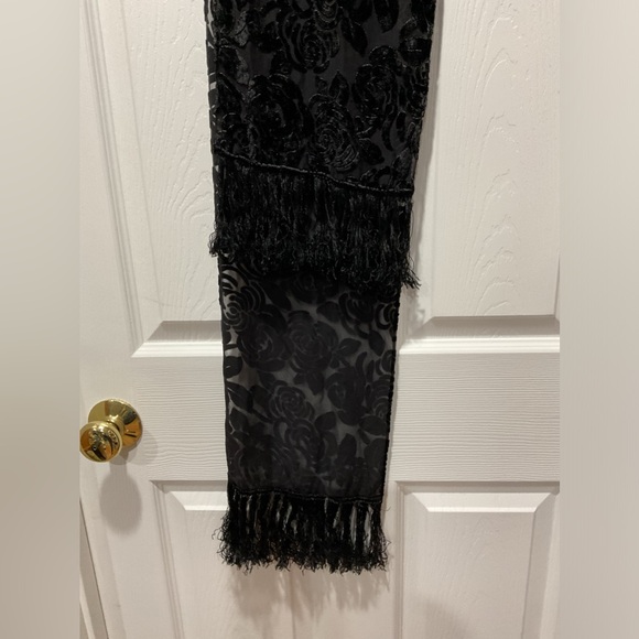 Pretty burnout scarf with fringe - Picture 3 of 8